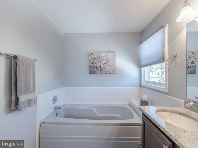 1 DENTON CIR, Newtown, PA 18940