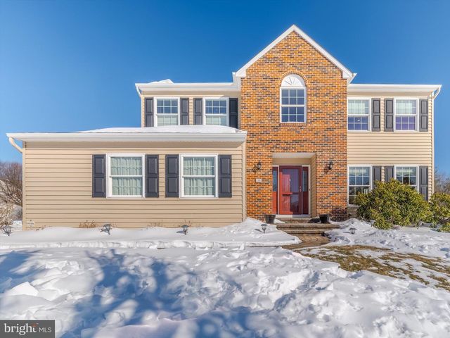 1 DENTON CIR, Newtown, PA 18940