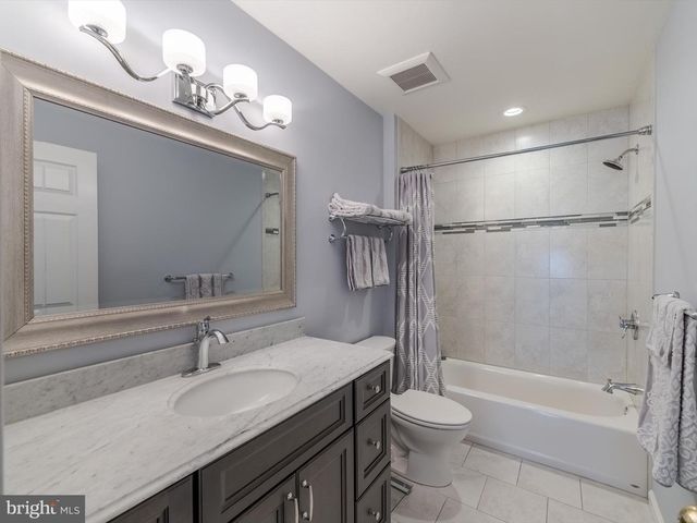 1 DENTON CIR, Newtown, PA 18940