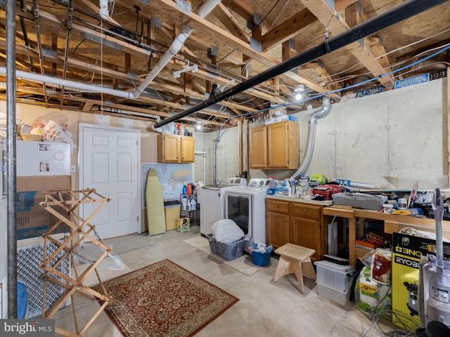 1 DENTON CIR, Newtown, PA 18940