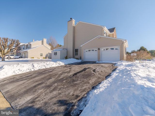 1 DENTON CIR, Newtown, PA 18940