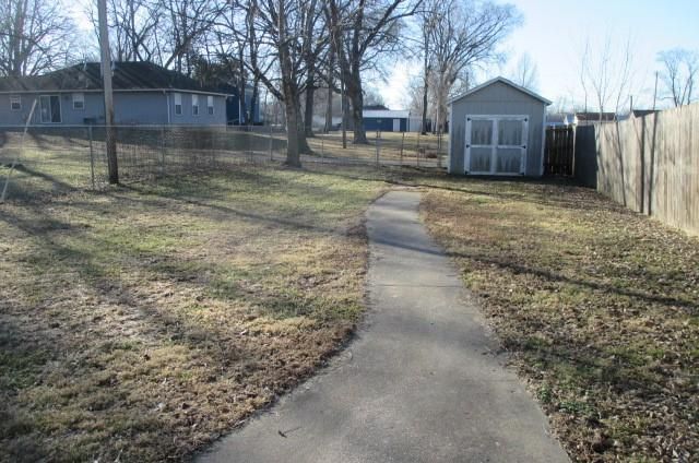 810 Pine Street, Pleasant Hill, MO 64080