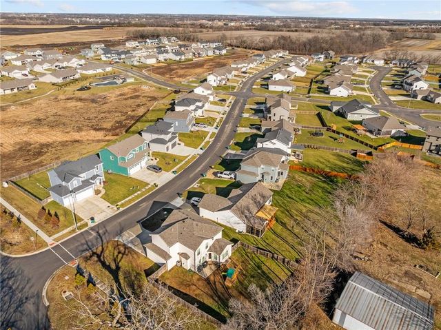 19727 W 196th Terrace, Spring Hill, KS 66083