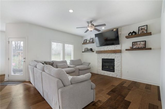 19727 W 196th Terrace, Spring Hill, KS 66083