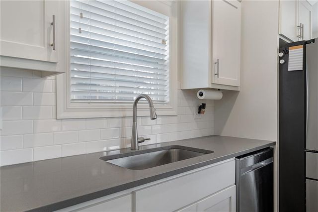 19727 W 196th Terrace, Spring Hill, KS 66083