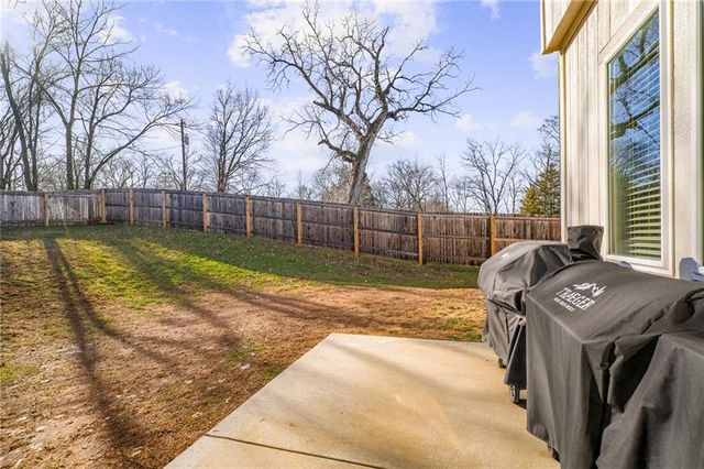 19727 W 196th Terrace, Spring Hill, KS 66083