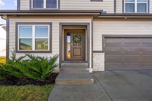 19727 W 196th Terrace, Spring Hill, KS 66083