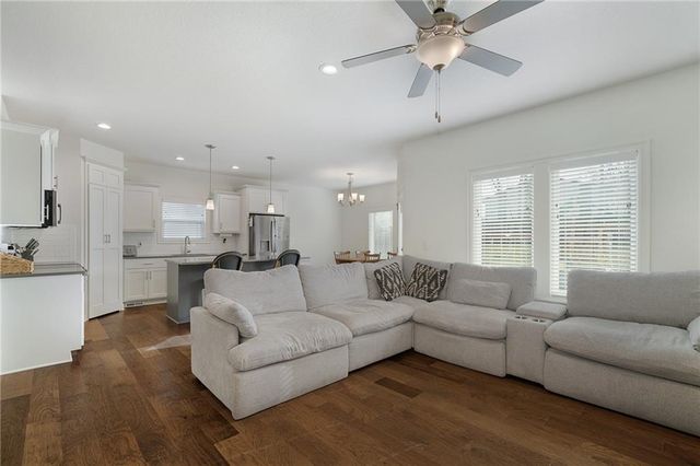 19727 W 196th Terrace, Spring Hill, KS 66083