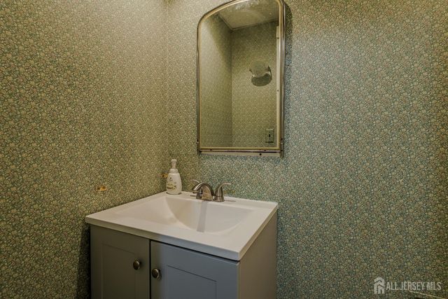 25 colburn Road, East Brunswick, NJ 08816