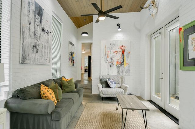 56 Waller ST, Austin, TX 78702