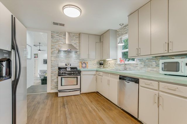 56 Waller ST, Austin, TX 78702