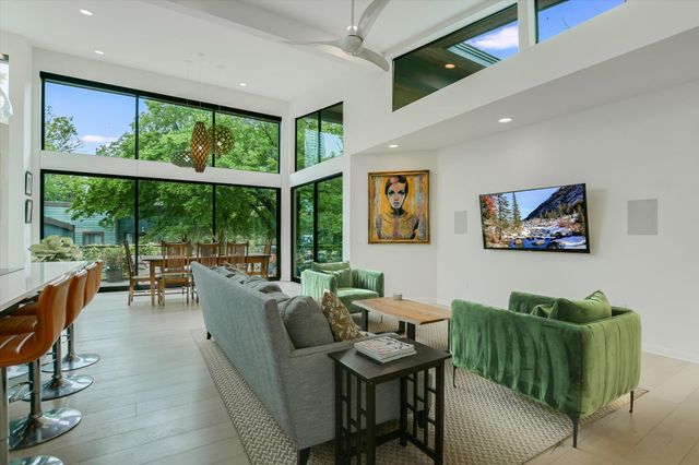 56 Waller ST, Austin, TX 78702