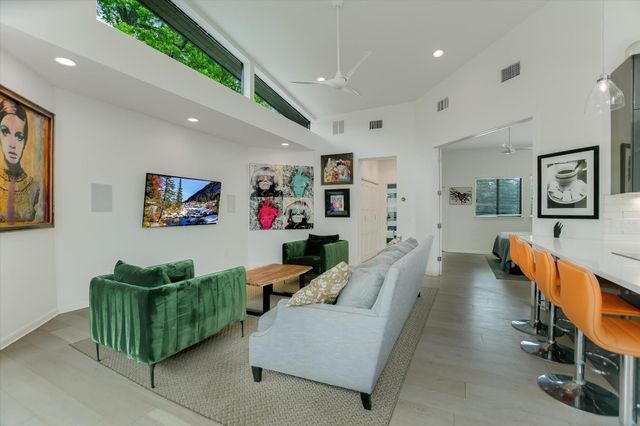56 Waller ST, Austin, TX 78702