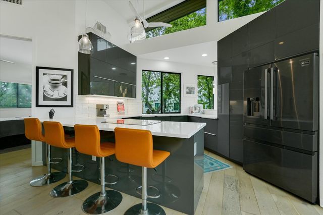 56 Waller ST, Austin, TX 78702