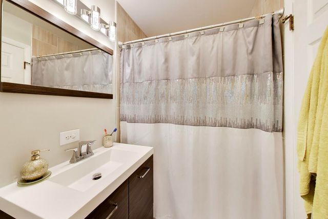 18026 State Line Avenue, Lansing, IL 60438