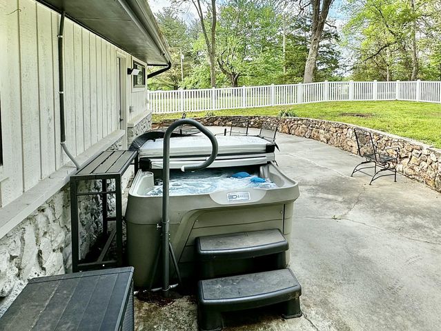 5096 S Farm Road 189, Rogersville, MO 65742