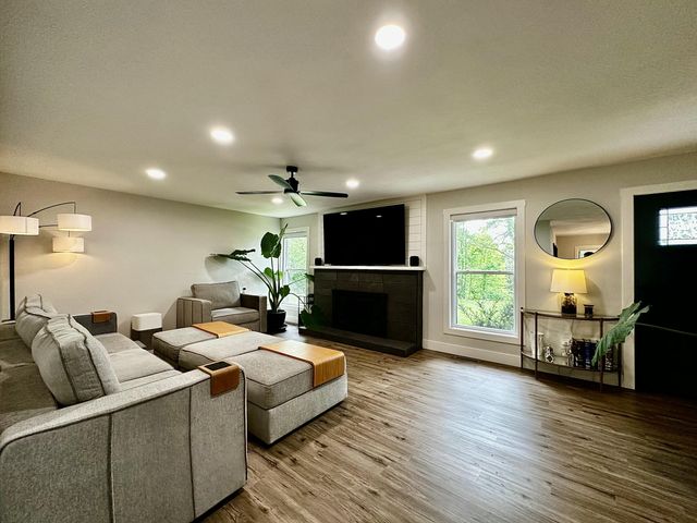 5096 S Farm Road 189, Rogersville, MO 65742