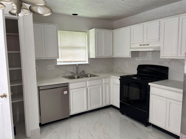 2514 Radcliffe Drive, Sugar Land, TX 77498