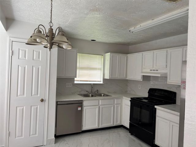 2514 Radcliffe Drive, Sugar Land, TX 77498