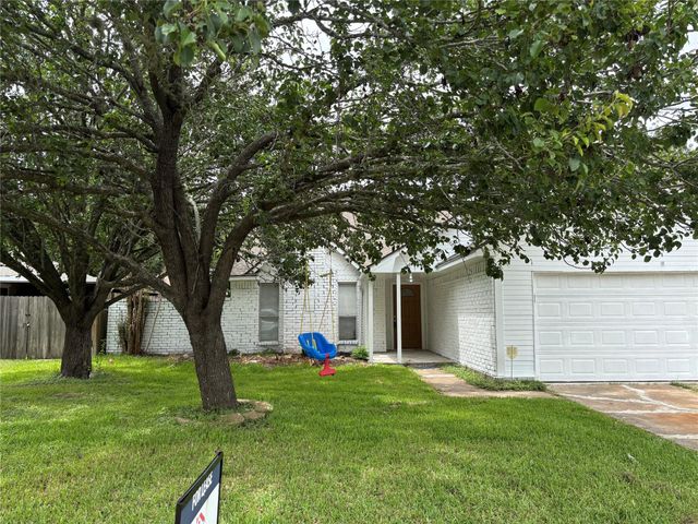 2514 Radcliffe Drive, Sugar Land, TX 77498