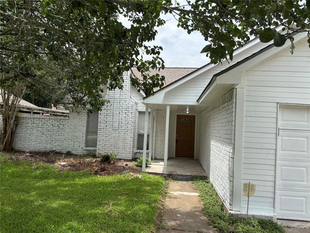 2514 Radcliffe Drive, Sugar Land, TX 77498