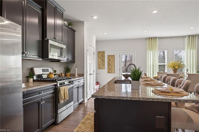 908 Capstan WAY, Chesapeake, VA 23323