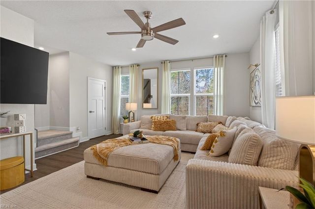 908 Capstan WAY, Chesapeake, VA 23323