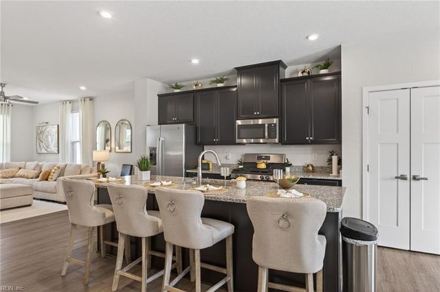 908 Capstan WAY, Chesapeake, VA 23323