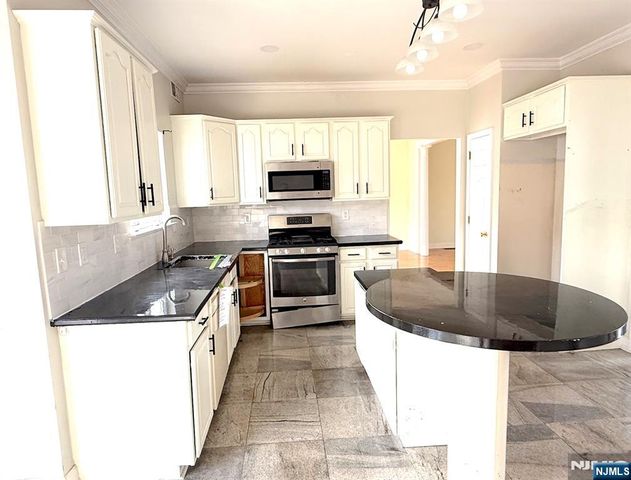 11 Decicco Drive, Raritan, NJ 08869
