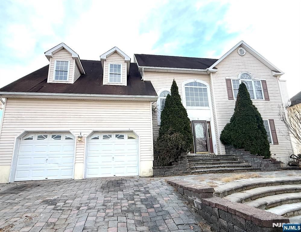 11 Decicco Drive, Raritan, NJ 08869