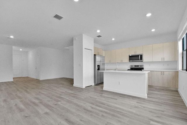 4083 Sunset Way, Pompano Beach, FL 33069