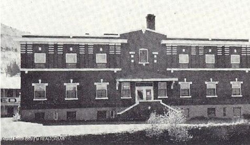 94 N CENTER ST, Lava Hot Springs, ID 83246 photo 5