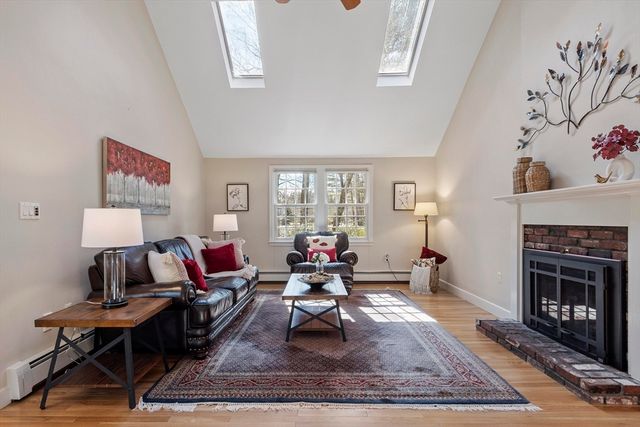 1 Carlton Dr, Acton, MA 01720