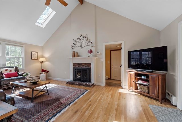 1 Carlton Dr, Acton, MA 01720