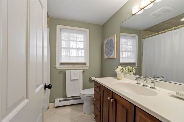 1 Carlton Dr, Acton, MA 01720