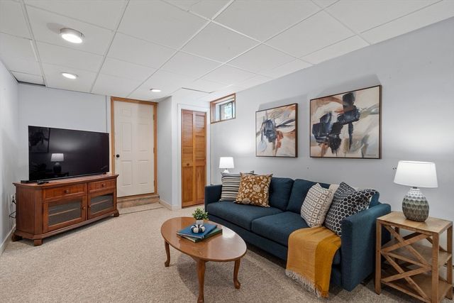 1 Carlton Dr, Acton, MA 01720