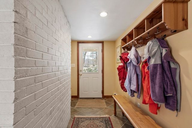 1 Carlton Dr, Acton, MA 01720