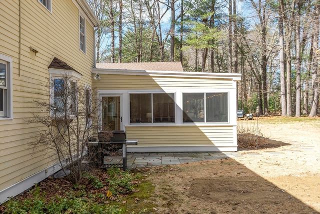 1 Carlton Dr, Acton, MA 01720
