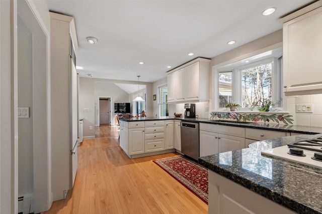 1 Carlton Dr, Acton, MA 01720