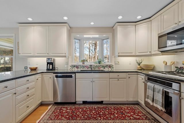 1 Carlton Dr, Acton, MA 01720