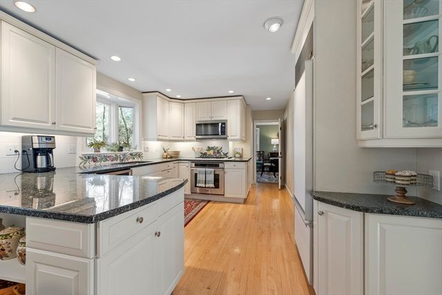 1 Carlton Dr, Acton, MA 01720