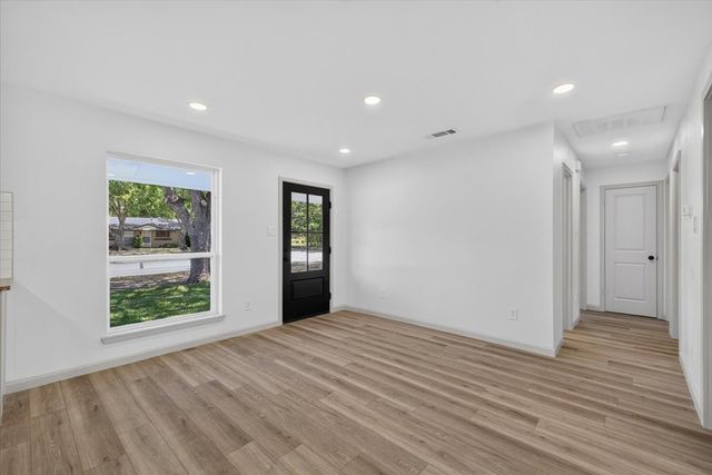 205 Summercrest Boulevard, Burleson, TX 76028