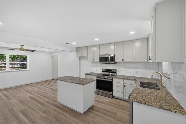 205 Summercrest Boulevard, Burleson, TX 76028
