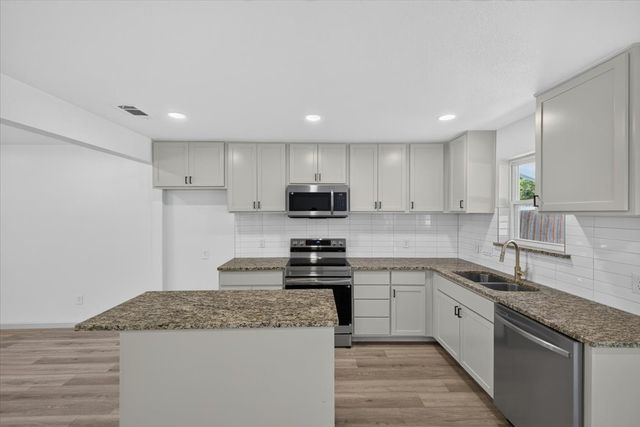 205 Summercrest Boulevard, Burleson, TX 76028