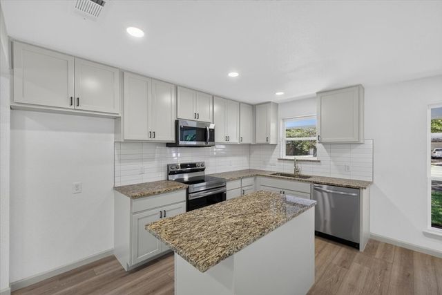 205 Summercrest Boulevard, Burleson, TX 76028
