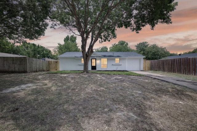 205 Summercrest Boulevard, Burleson, TX 76028