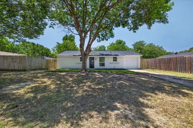205 Summercrest Boulevard, Burleson, TX 76028