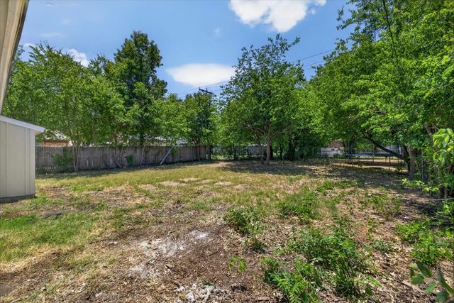 205 Summercrest Boulevard, Burleson, TX 76028