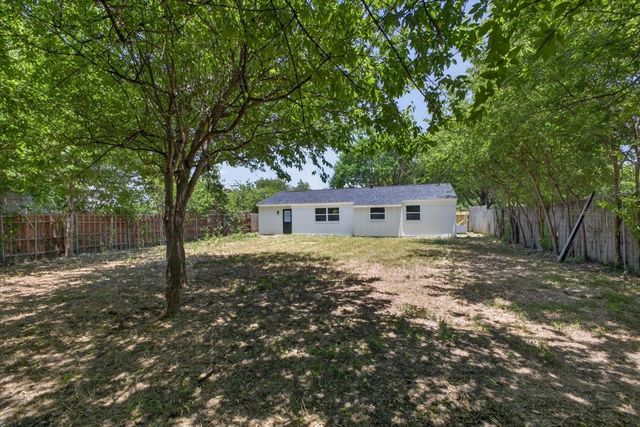 205 Summercrest Boulevard, Burleson, TX 76028