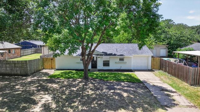 205 Summercrest Boulevard, Burleson, TX 76028